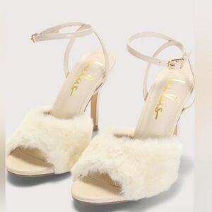 NIB Lulus Ivory Faux Fur Ankle Strap High Heel Sandals sz.8.5